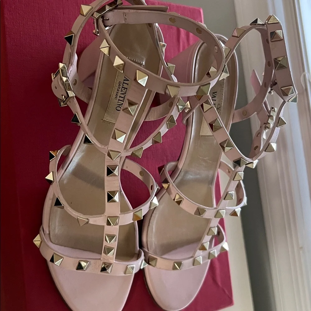 Valentino Garavani Rockstud Leather Sandal - Picture 6 of 7